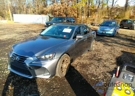 2017 Lexus Is 300 z USA, uszkodzony, nr VIN JTHCM1D25H5017120